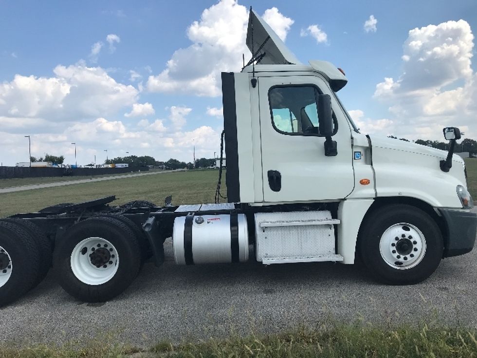 Day Cab Tractor-Heavy Duty Tractors-Freightliner-2019-Cascadia 12564ST-Evansville-IN-452,941\n\t\tmiles-$ 34,250 - Image 8