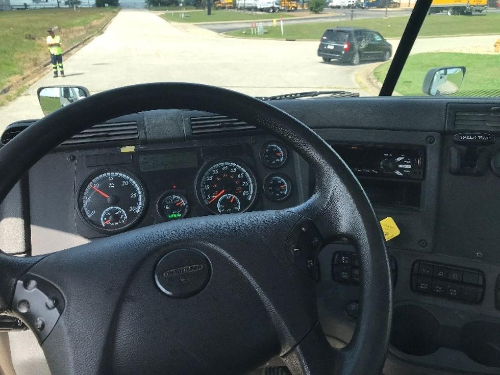 Day Cab Tractor-Heavy Duty Tractors-Freightliner-2019-Cascadia 12564ST-Evansville-IN-495,681\n\t\tmiles-$ 31,750 - Image 11