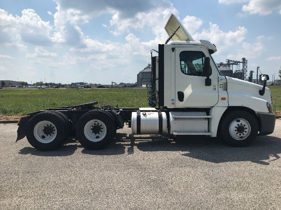 Day Cab Tractor-Heavy Duty Tractors-Freightliner-2019-Cascadia 12564ST-Evansville-IN-495,681\n\t\tmiles-$ 31,750 - Image 8