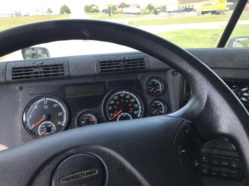 Day Cab Tractor-Heavy Duty Tractors-Freightliner-2019-Cascadia 12564ST-Evansville-IN-554,759\n\t\tmiles-$ 26,750 - Image 11