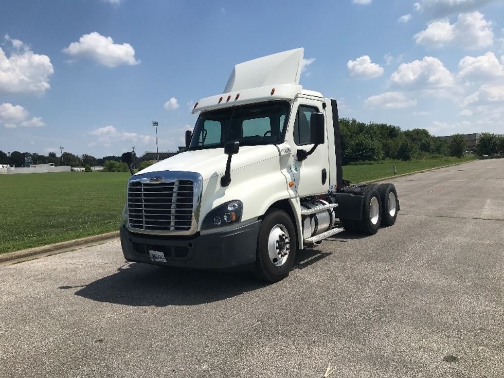 Day Cab Tractor-Heavy Duty Tractors-Freightliner-2019-Cascadia 12564ST-Evansville-IN-554,759\n\t\tmiles-$ 26,750 - Image 3