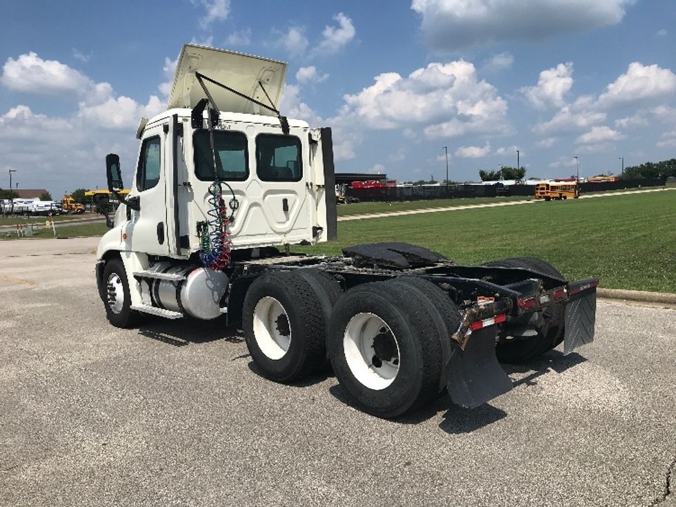 Day Cab Tractor-Heavy Duty Tractors-Freightliner-2019-Cascadia 12564ST-Evansville-IN-554,759\n\t\tmiles-$ 26,750 - Image 5