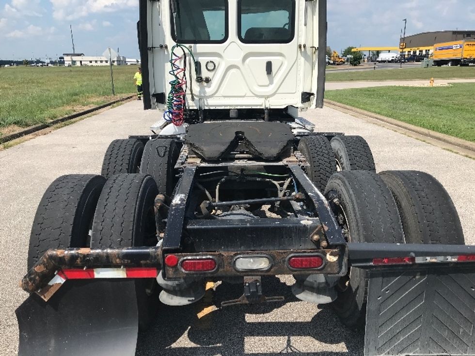 Day Cab Tractor-Heavy Duty Tractors-Freightliner-2019-Cascadia 12564ST-Evansville-IN-554,759\n\t\tmiles-$ 26,750 - Image 6