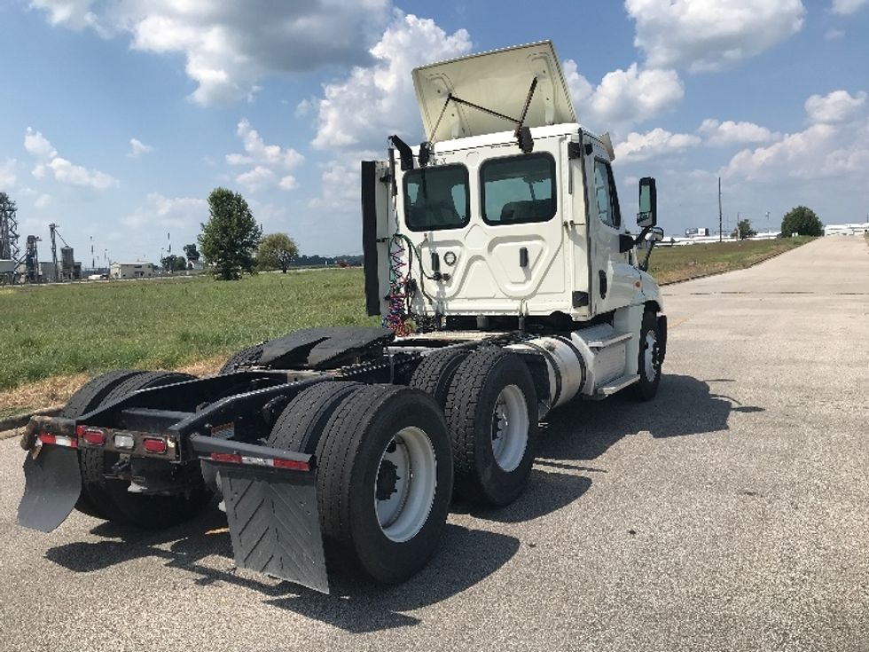 Day Cab Tractor-Heavy Duty Tractors-Freightliner-2019-Cascadia 12564ST-Evansville-IN-554,759\n\t\tmiles-$ 26,750 - Image 7