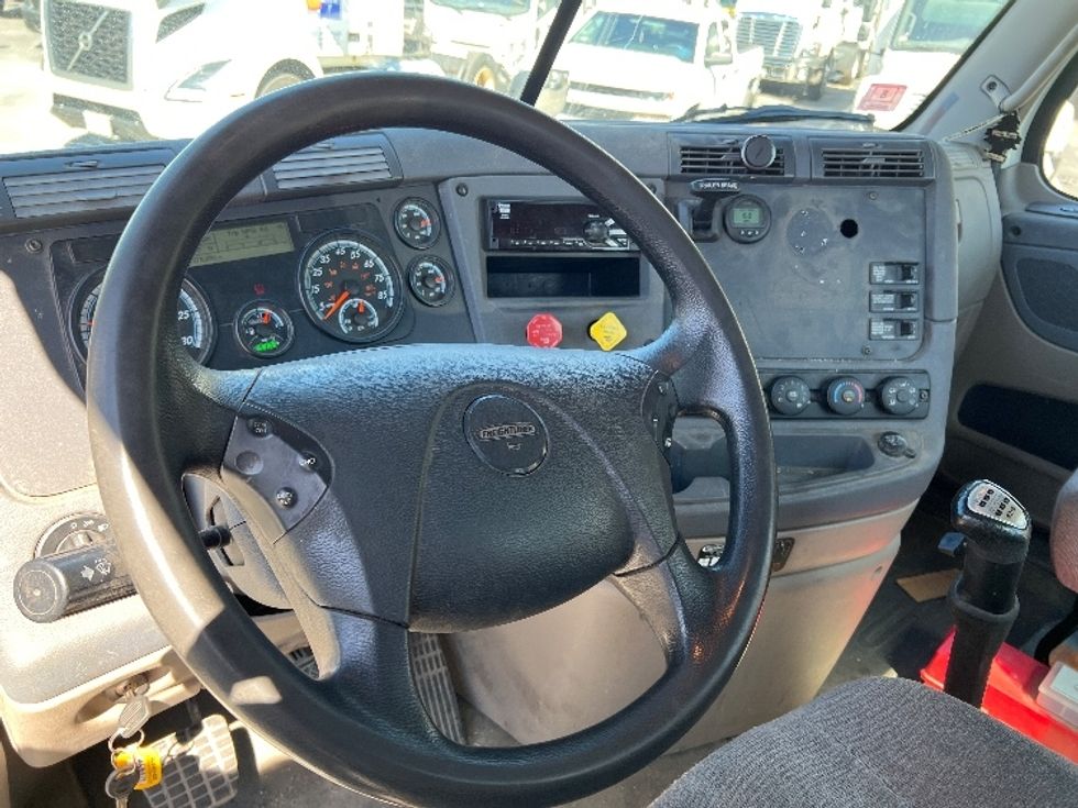 Day Cab Tractor-Heavy Duty Tractors-Freightliner-2019-Cascadia 12564ST-Fitchburg-MA-278,990\n\t\tmiles-$ 46,750 - Image 10