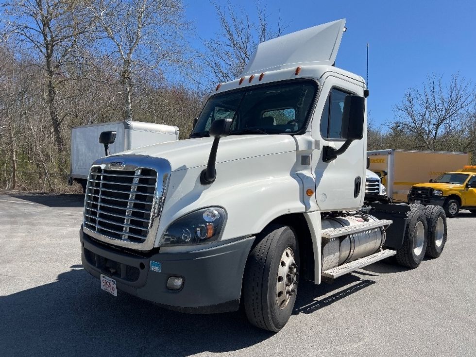 Day Cab Tractor-Heavy Duty Tractors-Freightliner-2019-Cascadia 12564ST-Fitchburg-MA-278,990\n\t\tmiles-$ 46,750 - Image 3