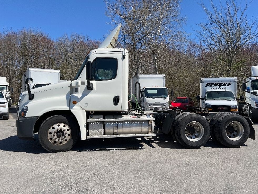 Day Cab Tractor-Heavy Duty Tractors-Freightliner-2019-Cascadia 12564ST-Fitchburg-MA-278,990\n\t\tmiles-$ 46,750 - Image 4