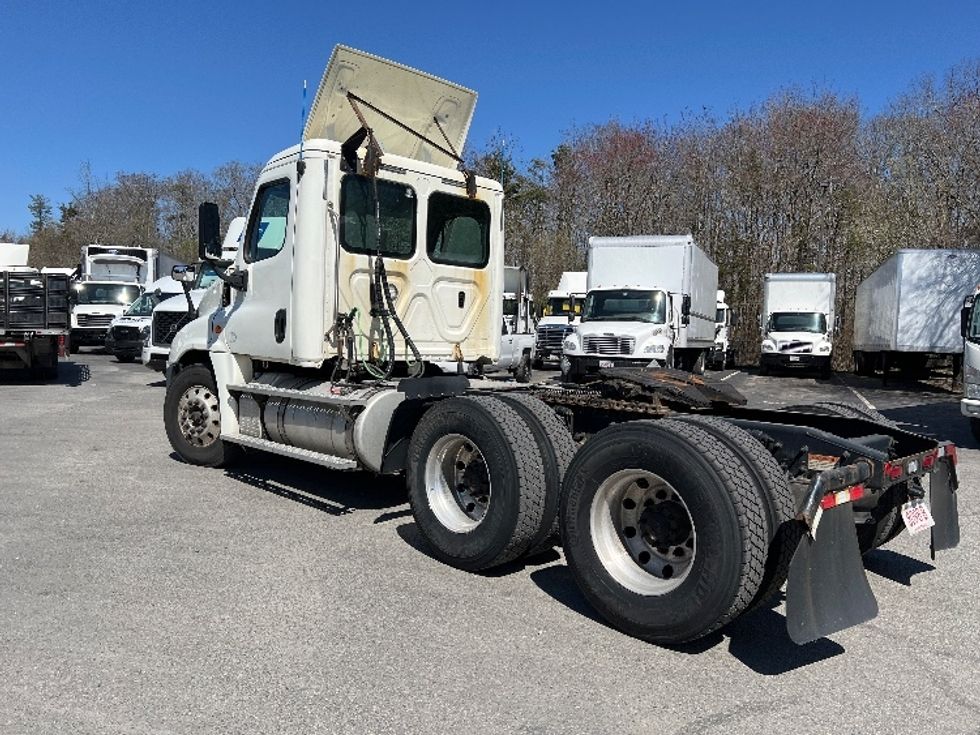 Day Cab Tractor-Heavy Duty Tractors-Freightliner-2019-Cascadia 12564ST-Fitchburg-MA-278,990\n\t\tmiles-$ 46,750 - Image 5