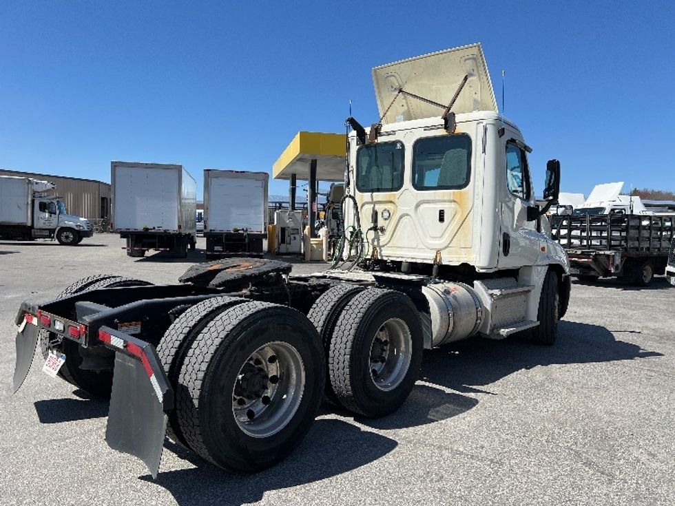 Day Cab Tractor-Heavy Duty Tractors-Freightliner-2019-Cascadia 12564ST-Fitchburg-MA-278,990\n\t\tmiles-$ 46,750 - Image 7