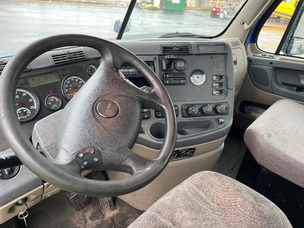 Day Cab Tractor-Heavy Duty Tractors-Freightliner-2019-Cascadia 12564ST-Fitchburg-MA-343,435\n\t\tmiles-$ 47,250 - Image 10