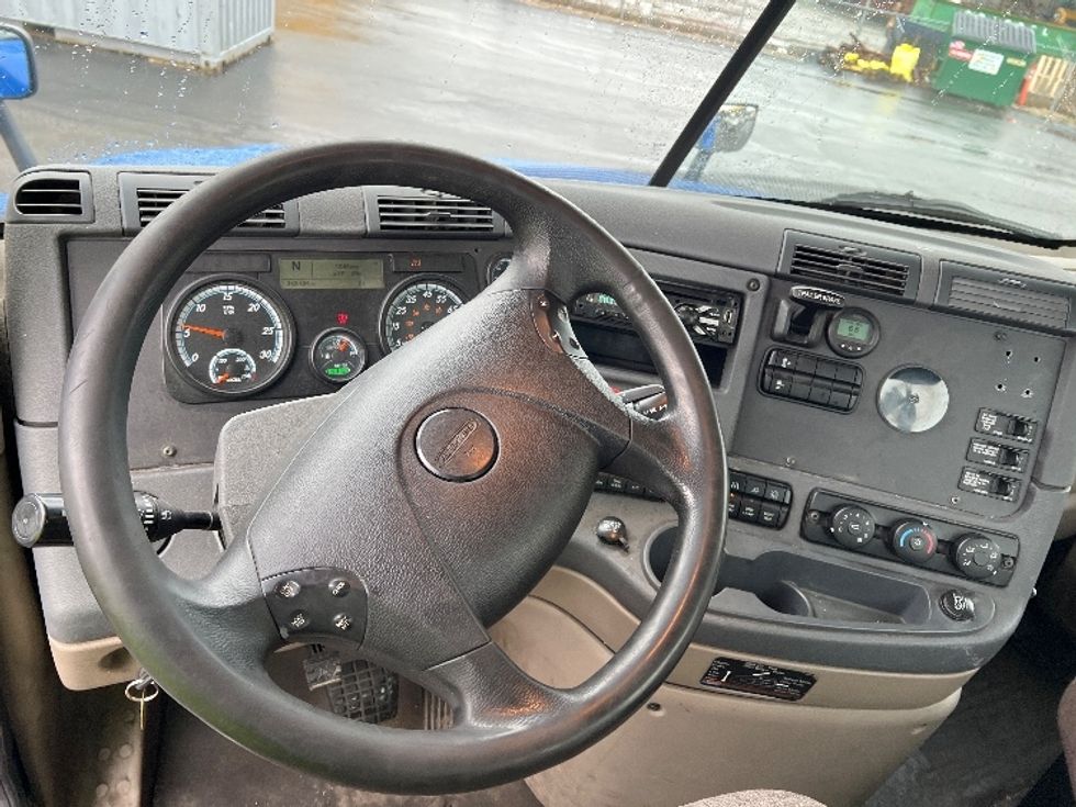 Day Cab Tractor-Heavy Duty Tractors-Freightliner-2019-Cascadia 12564ST-Fitchburg-MA-343,435\n\t\tmiles-$ 47,250 - Image 11