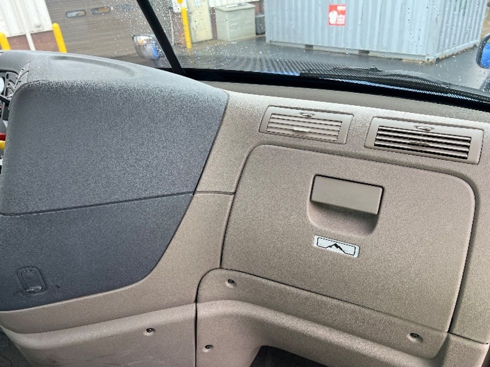 Day Cab Tractor-Heavy Duty Tractors-Freightliner-2019-Cascadia 12564ST-Fitchburg-MA-343,435\n\t\tmiles-$ 47,250 - Image 13