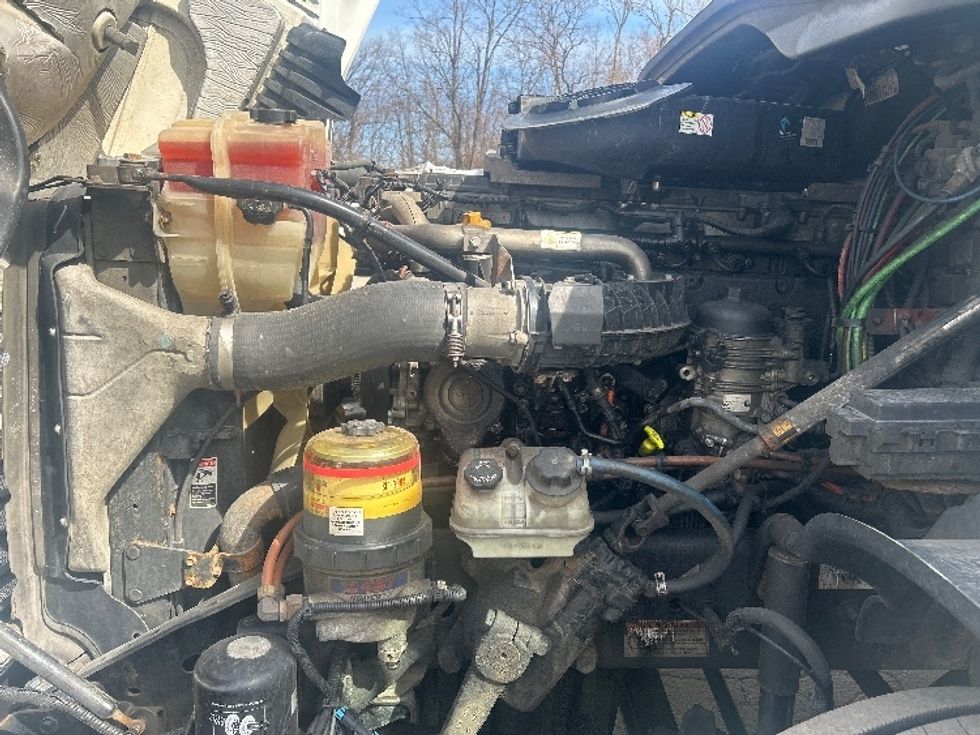 Day Cab Tractor-Heavy Duty Tractors-Freightliner-2019-Cascadia 12564ST-Fitchburg-MA-393,966\n\t\tmiles-$ 33,750 - Image 16