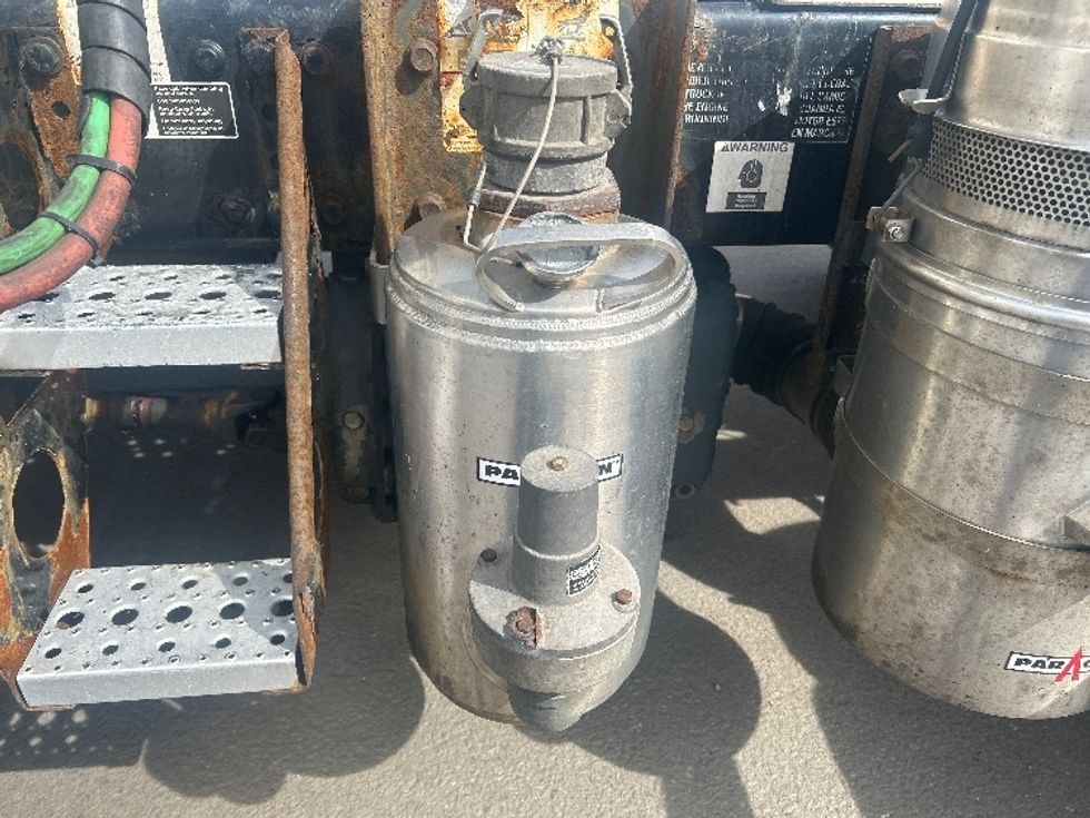 Day Cab Tractor-Heavy Duty Tractors-Freightliner-2019-Cascadia 12564ST-Fitchburg-MA-393,966\n\t\tmiles-$ 33,750 - Image 17