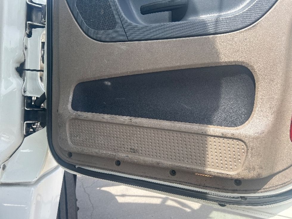 Day Cab Tractor-Heavy Duty Tractors-Freightliner-2019-Cascadia 12564ST-Fitchburg-MA-393,966\n\t\tmiles-$ 33,750 - Image 21