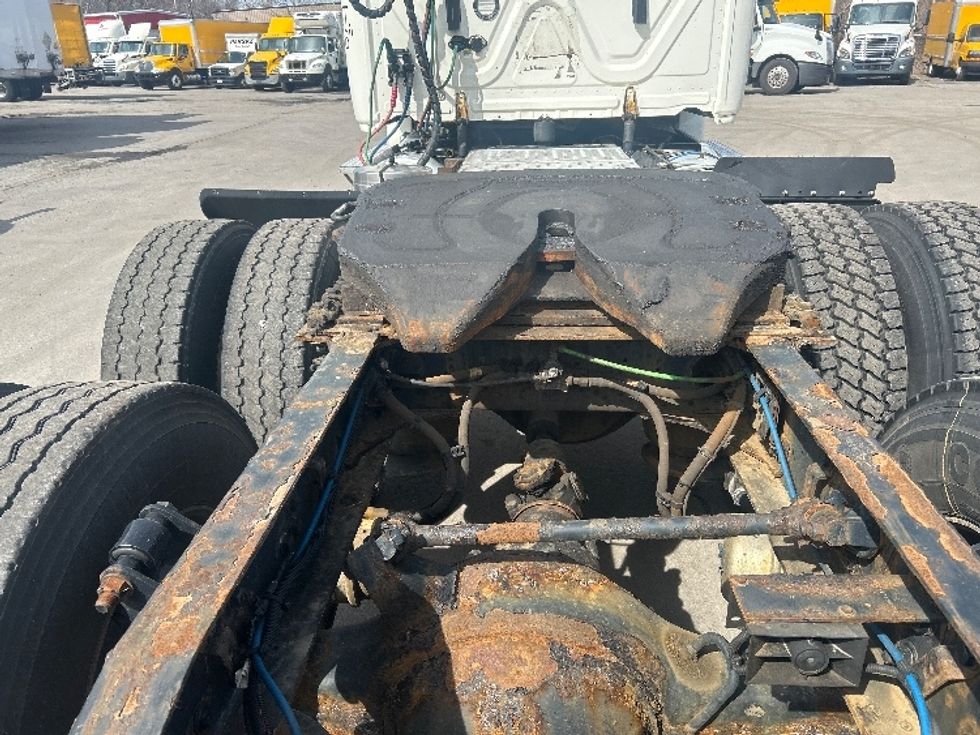 Day Cab Tractor-Heavy Duty Tractors-Freightliner-2019-Cascadia 12564ST-Fitchburg-MA-393,966\n\t\tmiles-$ 33,750 - Image 6