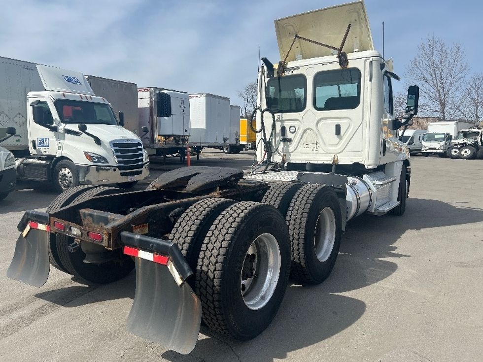 Day Cab Tractor-Heavy Duty Tractors-Freightliner-2019-Cascadia 12564ST-Fitchburg-MA-393,966\n\t\tmiles-$ 33,750 - Image 7