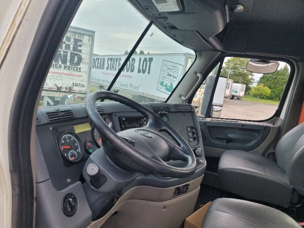 Day Cab Tractor-Heavy Duty Tractors-Freightliner-2019-Cascadia 12564ST-Fitchburg-MA-459,931\n\t\tmiles-$ 43,000 - Image 10
