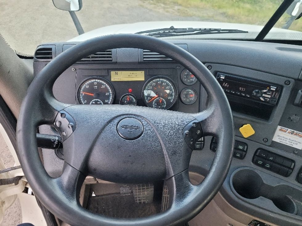 Day Cab Tractor-Heavy Duty Tractors-Freightliner-2019-Cascadia 12564ST-Fitchburg-MA-459,931\n\t\tmiles-$ 43,000 - Image 11