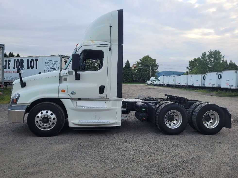 Day Cab Tractor-Heavy Duty Tractors-Freightliner-2019-Cascadia 12564ST-Fitchburg-MA-459,931\n\t\tmiles-$ 43,000 - Image 4