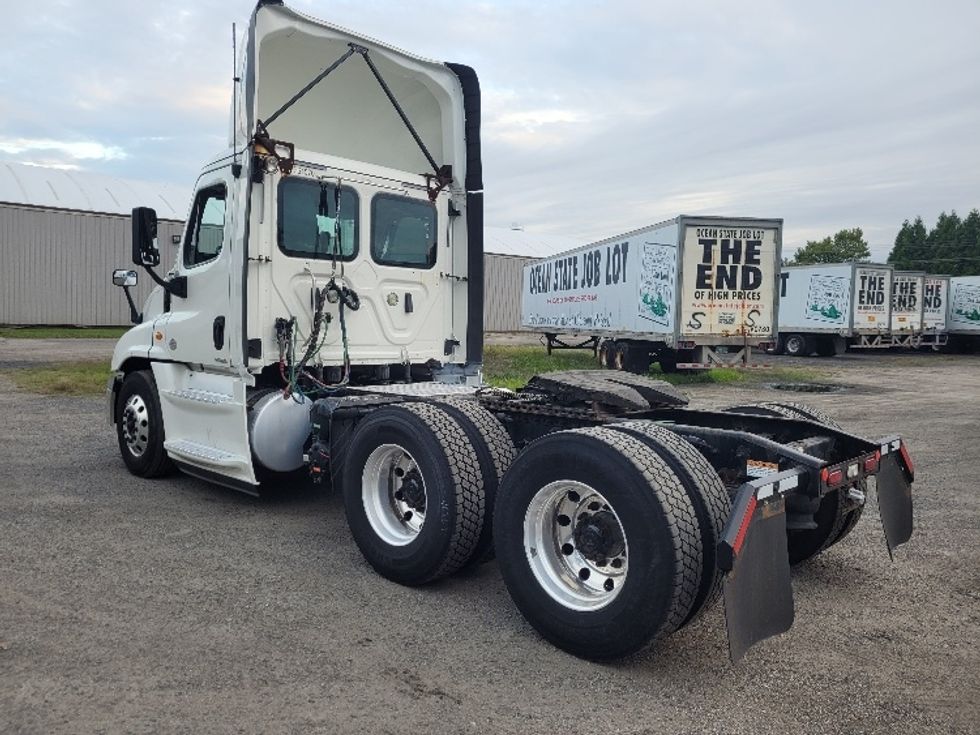 Day Cab Tractor-Heavy Duty Tractors-Freightliner-2019-Cascadia 12564ST-Fitchburg-MA-459,931\n\t\tmiles-$ 43,000 - Image 5