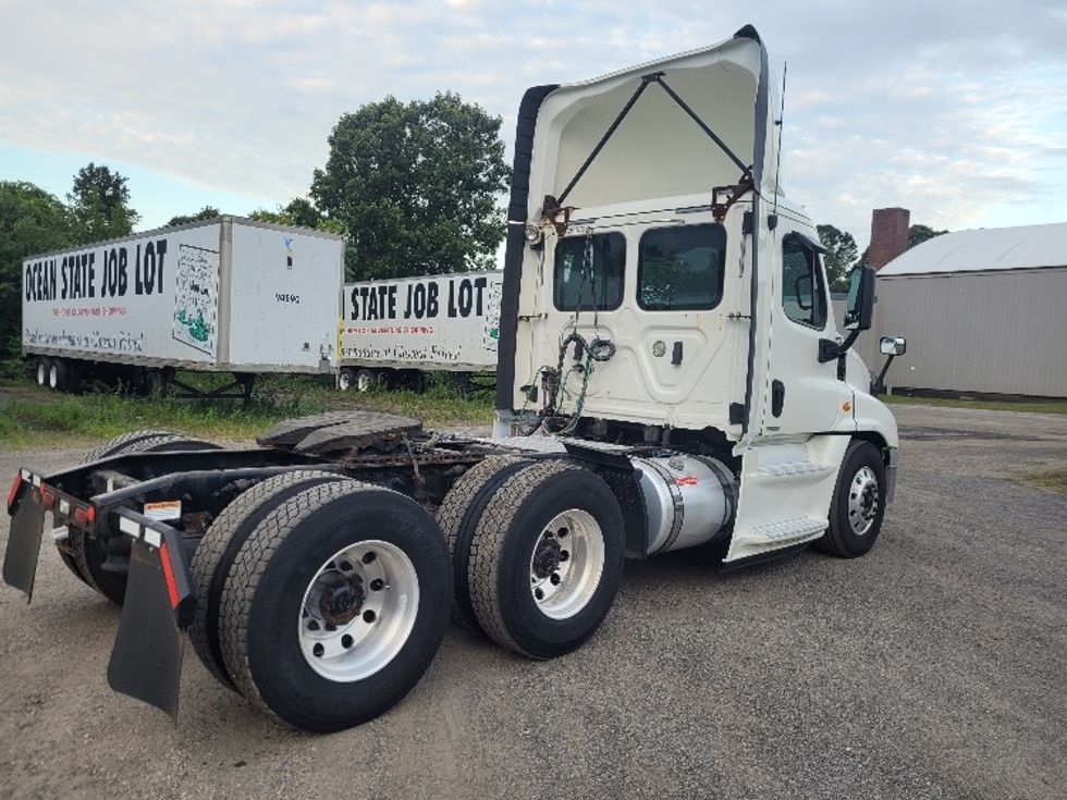 Day Cab Tractor-Heavy Duty Tractors-Freightliner-2019-Cascadia 12564ST-Fitchburg-MA-459,931\n\t\tmiles-$ 43,000 - Image 7