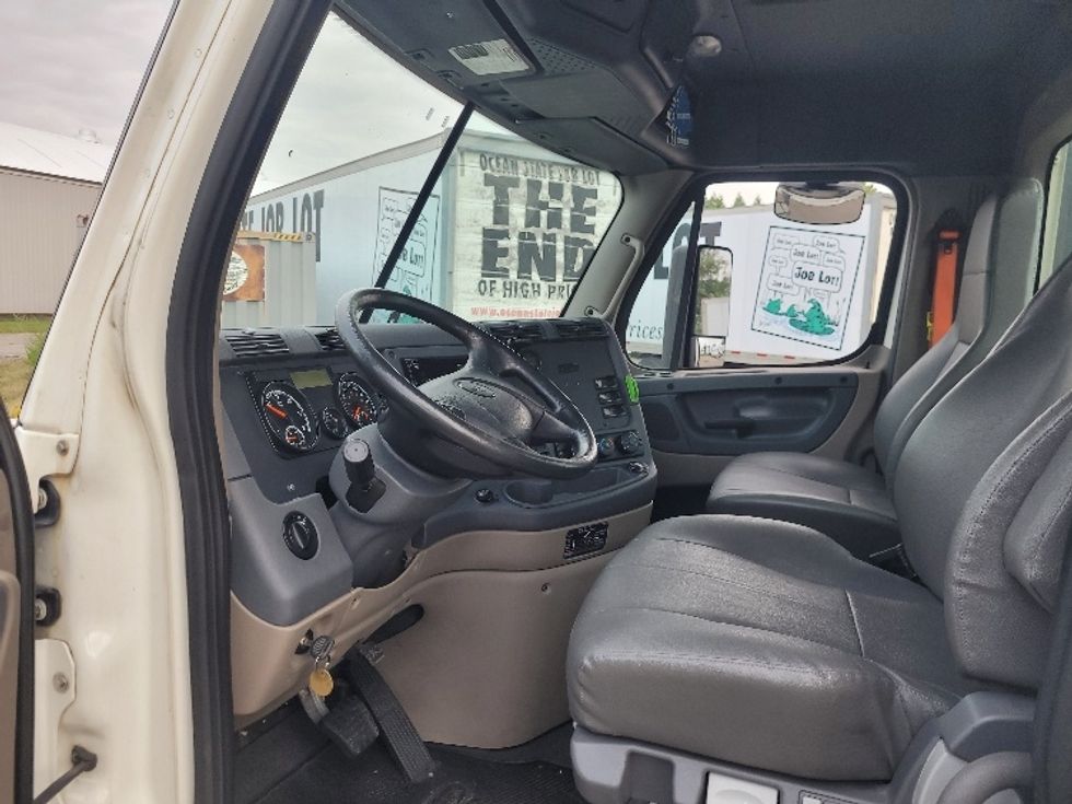 Day Cab Tractor-Heavy Duty Tractors-Freightliner-2019-Cascadia 12564ST-Fitchburg-MA-472,690\n\t\tmiles-$ 42,000 - Image 10