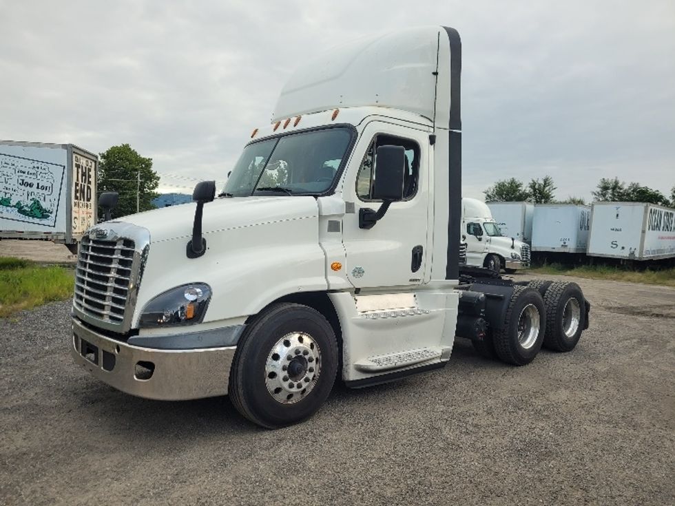 Day Cab Tractor-Heavy Duty Tractors-Freightliner-2019-Cascadia 12564ST-Fitchburg-MA-472,690\n\t\tmiles-$ 42,000 - Image 3