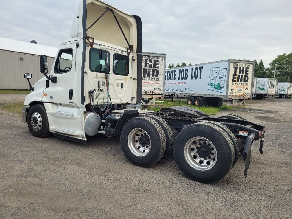 Day Cab Tractor-Heavy Duty Tractors-Freightliner-2019-Cascadia 12564ST-Fitchburg-MA-472,690\n\t\tmiles-$ 42,000 - Image 5