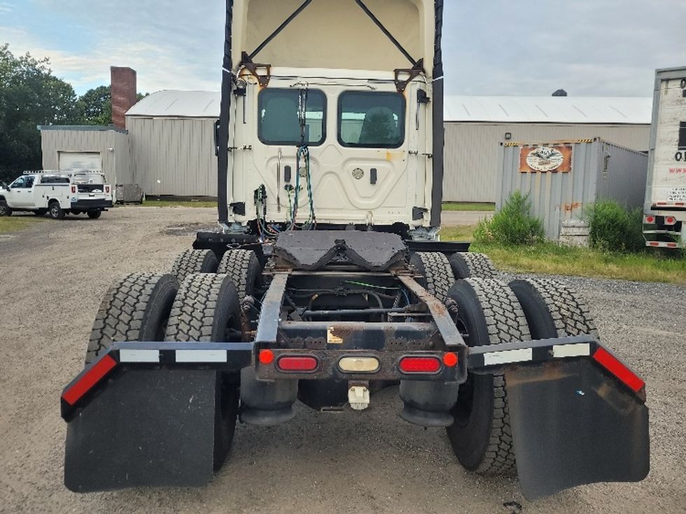 Day Cab Tractor-Heavy Duty Tractors-Freightliner-2019-Cascadia 12564ST-Fitchburg-MA-472,690\n\t\tmiles-$ 42,000 - Image 6