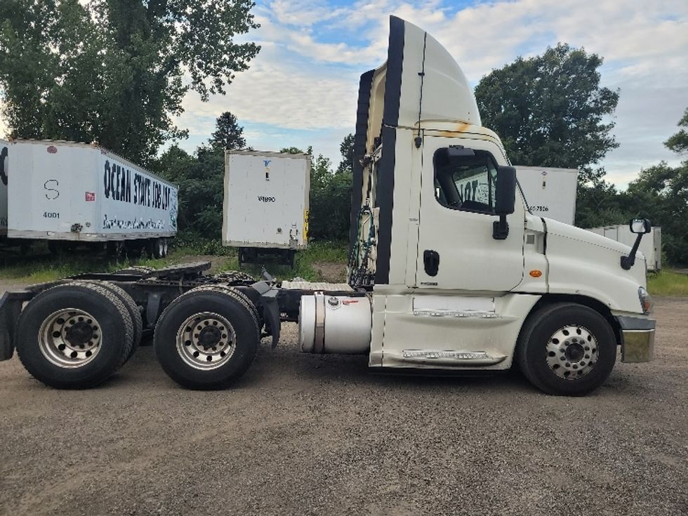 Day Cab Tractor-Heavy Duty Tractors-Freightliner-2019-Cascadia 12564ST-Fitchburg-MA-472,690\n\t\tmiles-$ 42,000 - Image 8