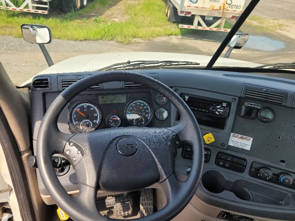 Day Cab Tractor-Heavy Duty Tractors-Freightliner-2019-Cascadia 12564ST-Fitchburg-MA-517,685\n\t\tmiles-$ 38,000 - Image 11