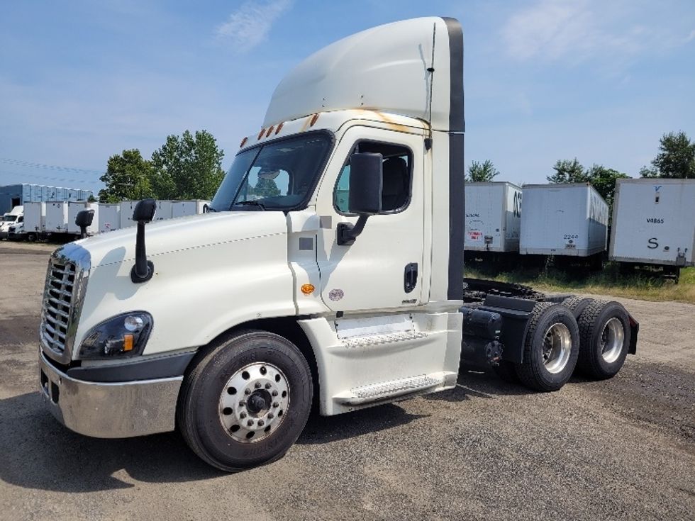 Day Cab Tractor-Heavy Duty Tractors-Freightliner-2019-Cascadia 12564ST-Fitchburg-MA-517,685\n\t\tmiles-$ 38,000 - Image 3