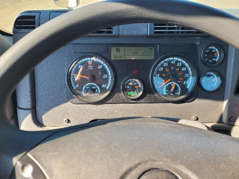 Day Cab Tractor-Heavy Duty Tractors-Freightliner-2019-Cascadia 12564ST-Fitchburg-MA-580,776\n\t\tmiles-$ 33,250 - Image 11