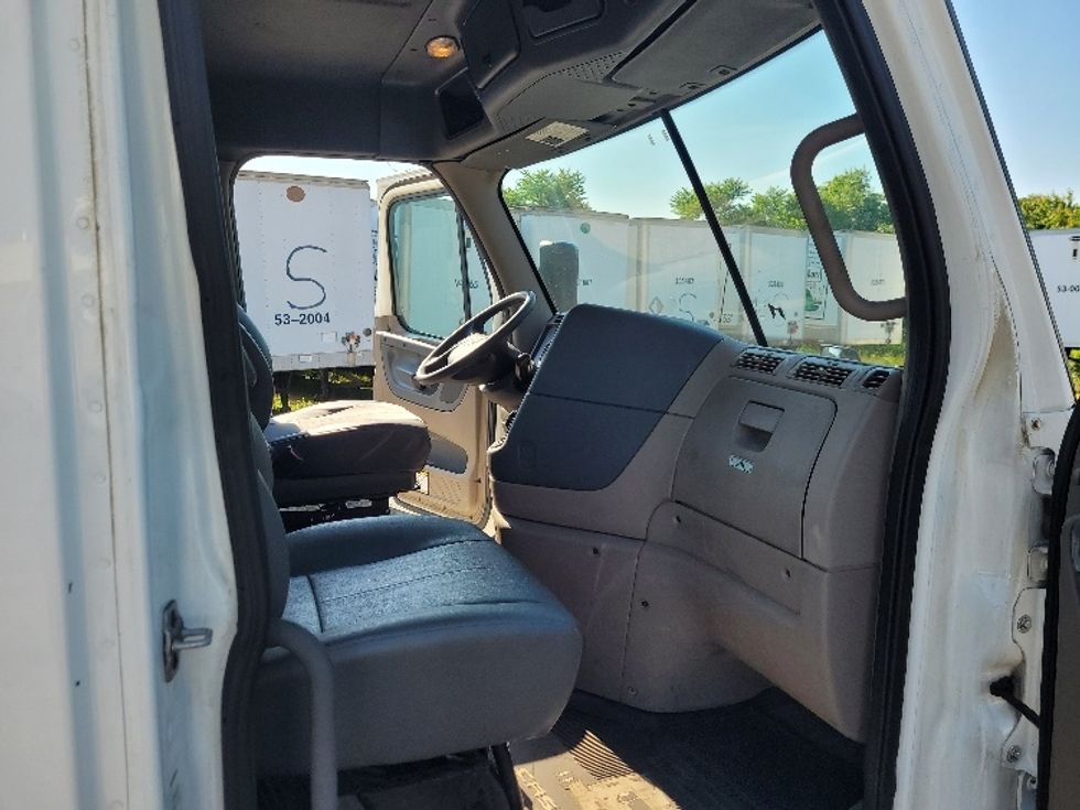 Day Cab Tractor-Heavy Duty Tractors-Freightliner-2019-Cascadia 12564ST-Fitchburg-MA-580,776\n\t\tmiles-$ 33,250 - Image 12