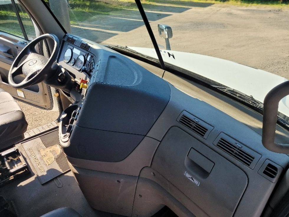 Day Cab Tractor-Heavy Duty Tractors-Freightliner-2019-Cascadia 12564ST-Fitchburg-MA-580,776\n\t\tmiles-$ 33,250 - Image 13