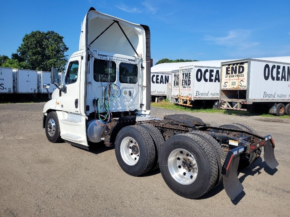 Day Cab Tractor-Heavy Duty Tractors-Freightliner-2019-Cascadia 12564ST-Fitchburg-MA-580,776\n\t\tmiles-$ 33,250 - Image 5