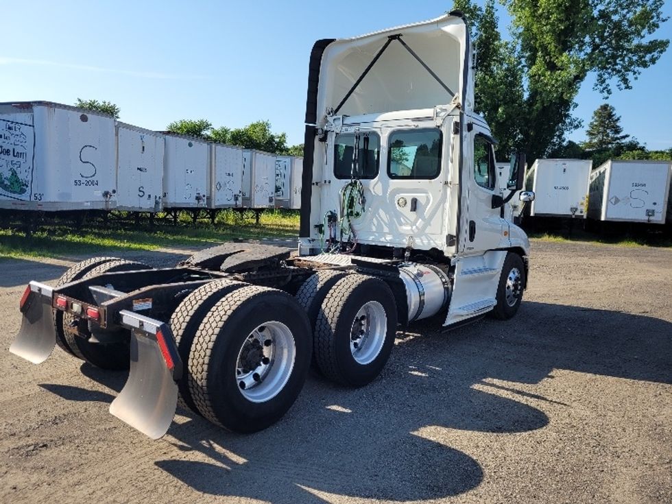 Day Cab Tractor-Heavy Duty Tractors-Freightliner-2019-Cascadia 12564ST-Fitchburg-MA-580,776\n\t\tmiles-$ 33,250 - Image 7