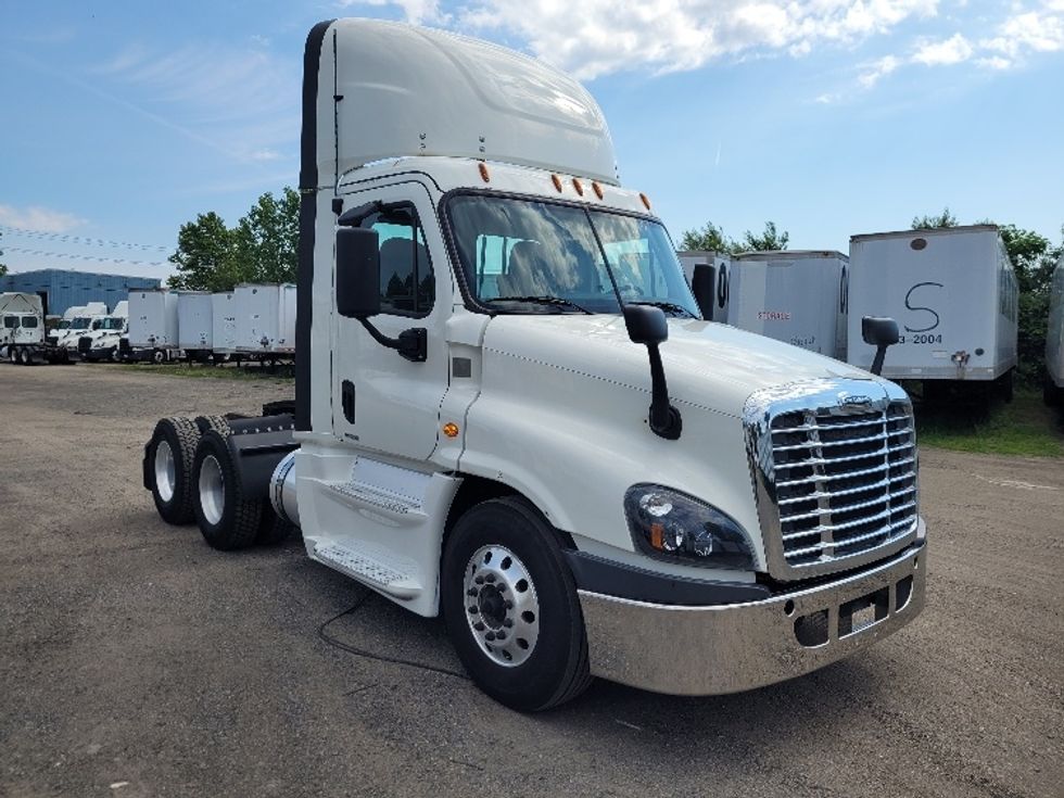 Day Cab Tractor-Heavy Duty Tractors-Freightliner-2019-Cascadia 12564ST-Fitchburg-MA-606,189\n\t\tmiles-$ 31,250 - Image 1