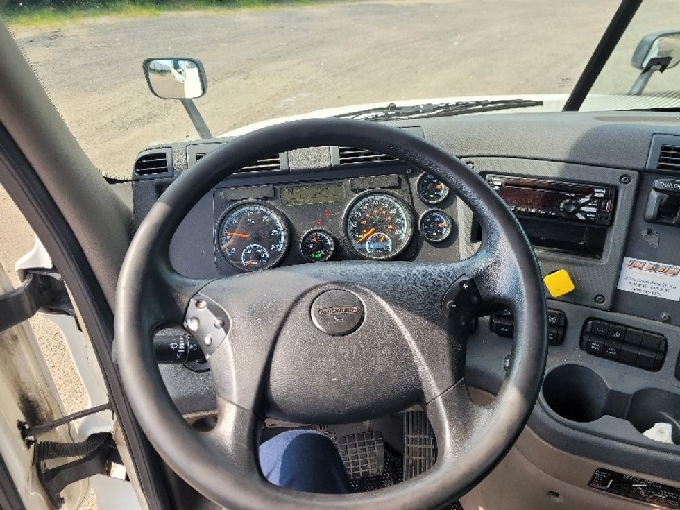 Day Cab Tractor-Heavy Duty Tractors-Freightliner-2019-Cascadia 12564ST-Fitchburg-MA-606,189\n\t\tmiles-$ 31,250 - Image 11