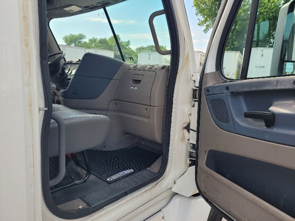 Day Cab Tractor-Heavy Duty Tractors-Freightliner-2019-Cascadia 12564ST-Fitchburg-MA-606,189\n\t\tmiles-$ 31,250 - Image 12