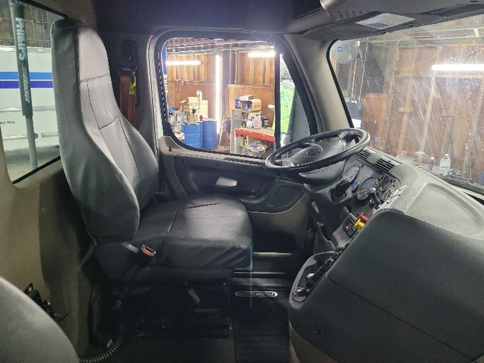 Day Cab Tractor-Heavy Duty Tractors-Freightliner-2019-Cascadia 12564ST-Fitchburg-MA-606,189\n\t\tmiles-$ 31,250 - Image 14