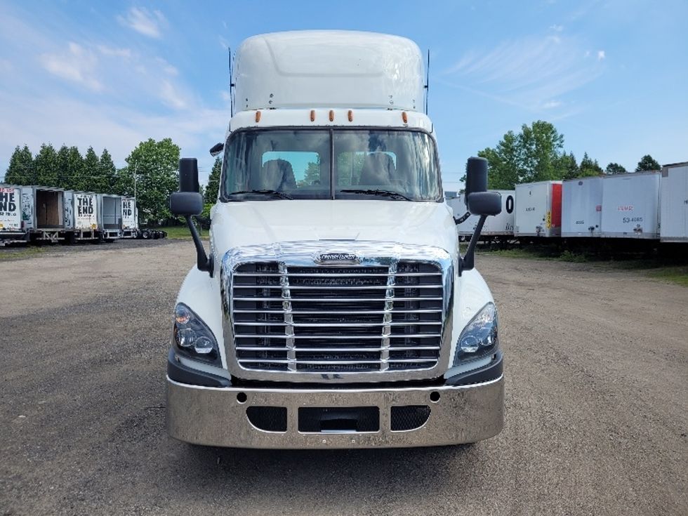 Day Cab Tractor-Heavy Duty Tractors-Freightliner-2019-Cascadia 12564ST-Fitchburg-MA-606,189\n\t\tmiles-$ 31,250 - Image 2