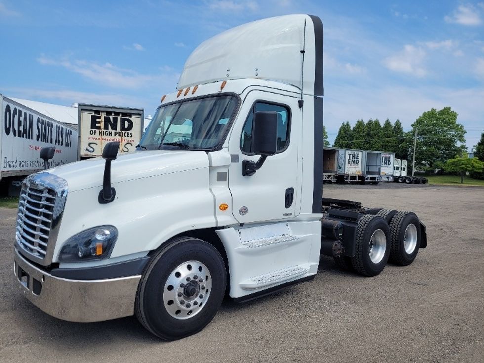 Day Cab Tractor-Heavy Duty Tractors-Freightliner-2019-Cascadia 12564ST-Fitchburg-MA-606,189\n\t\tmiles-$ 31,250 - Image 3
