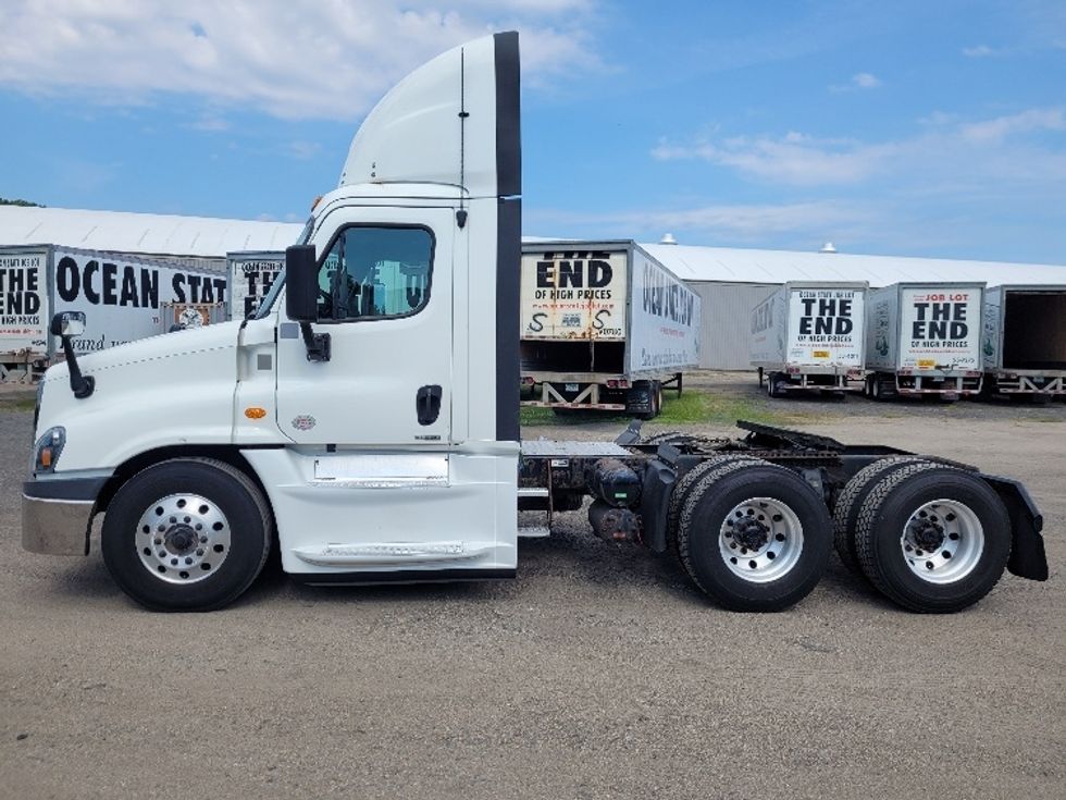 Day Cab Tractor-Heavy Duty Tractors-Freightliner-2019-Cascadia 12564ST-Fitchburg-MA-606,189\n\t\tmiles-$ 31,250 - Image 4