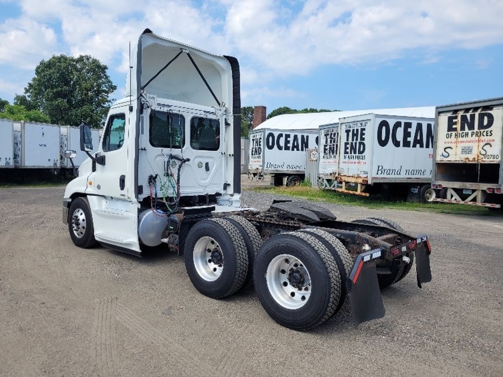 Day Cab Tractor-Heavy Duty Tractors-Freightliner-2019-Cascadia 12564ST-Fitchburg-MA-606,189\n\t\tmiles-$ 31,250 - Image 5