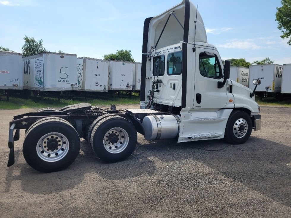 Day Cab Tractor-Heavy Duty Tractors-Freightliner-2019-Cascadia 12564ST-Fitchburg-MA-606,189\n\t\tmiles-$ 31,250 - Image 7