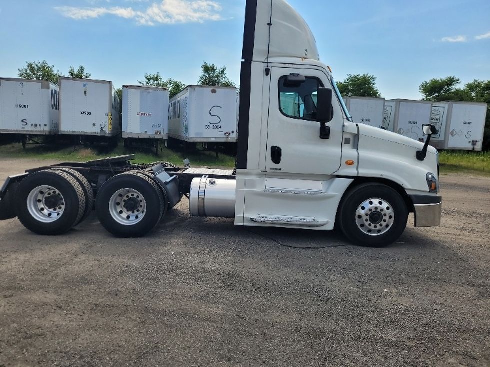 Day Cab Tractor-Heavy Duty Tractors-Freightliner-2019-Cascadia 12564ST-Fitchburg-MA-606,189\n\t\tmiles-$ 31,250 - Image 8