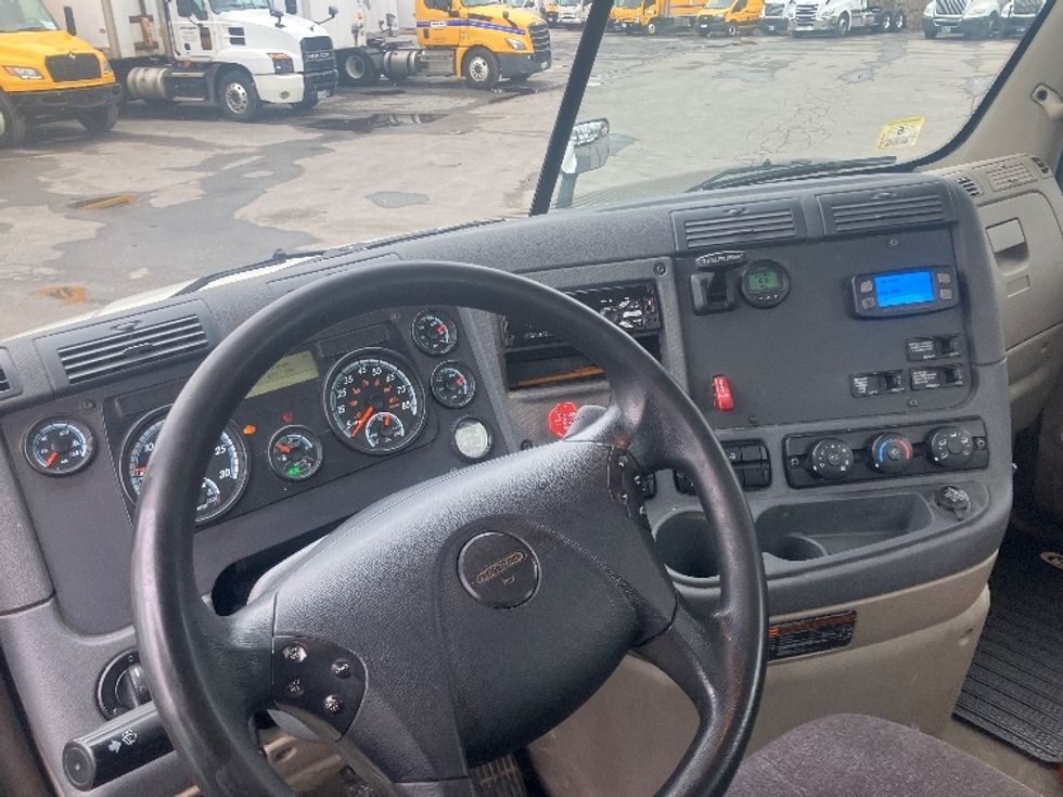 Day Cab Tractor-Heavy Duty Tractors-Freightliner-2019-Cascadia 12564ST-Fitchburg-MA-657,506\n\t\tmiles-$ 25,750 - Image 11