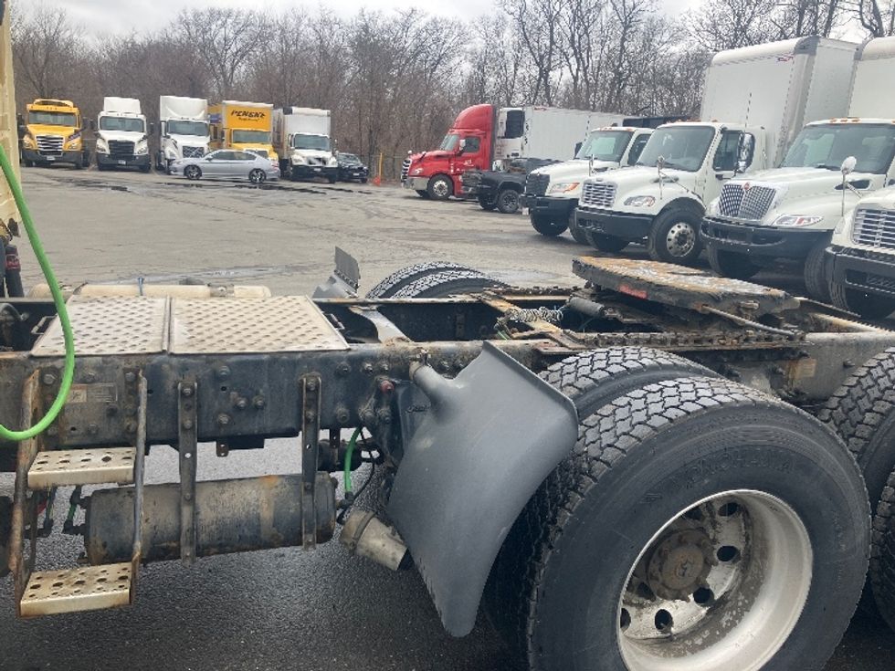 Day Cab Tractor-Heavy Duty Tractors-Freightliner-2019-Cascadia 12564ST-Fitchburg-MA-657,506\n\t\tmiles-$ 25,750 - Image 17